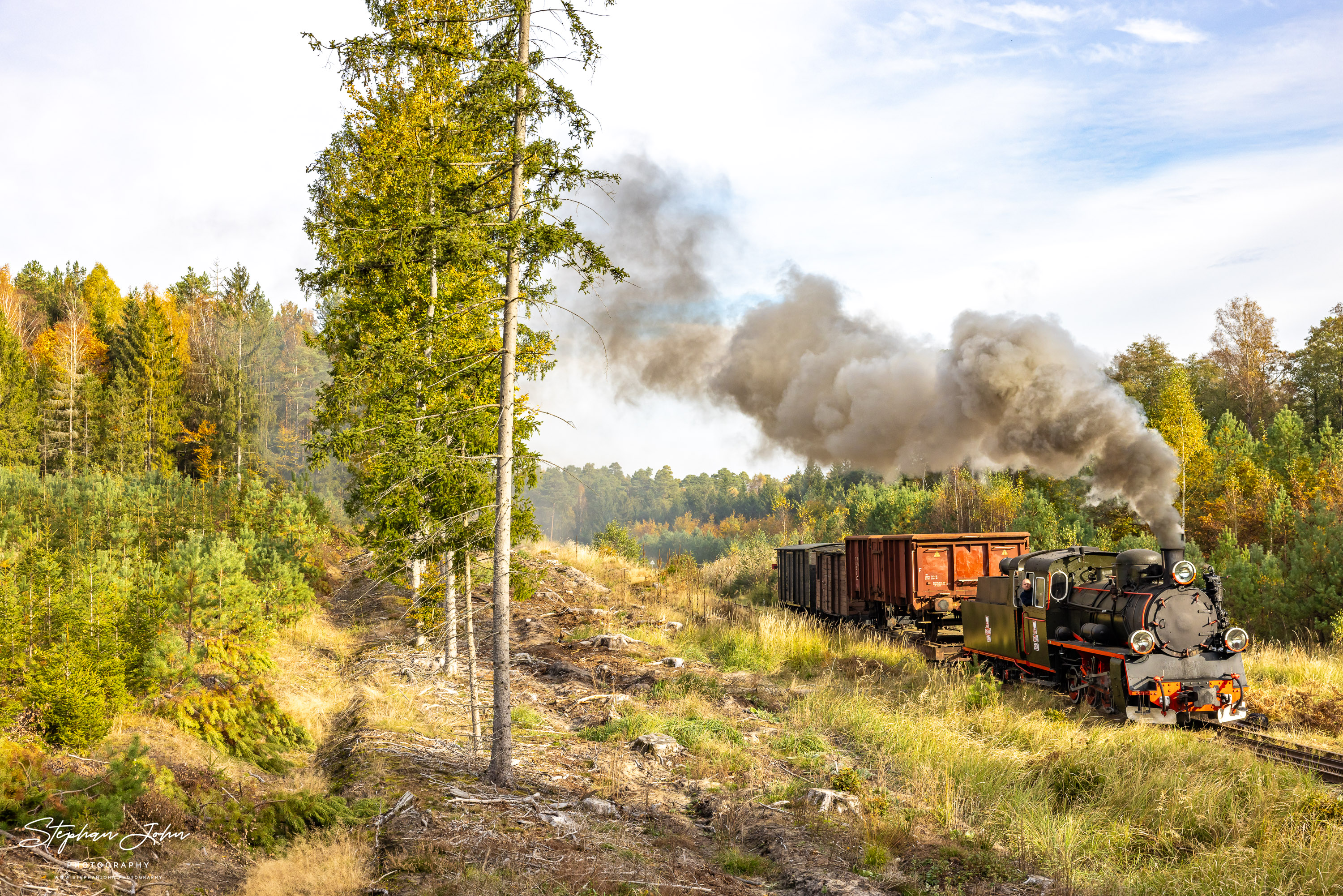 Güterzüge auf der Schmalspurbahn Köslin (Koszalin) - Roßnow (Rosnowo) mit Lok Px48 3901