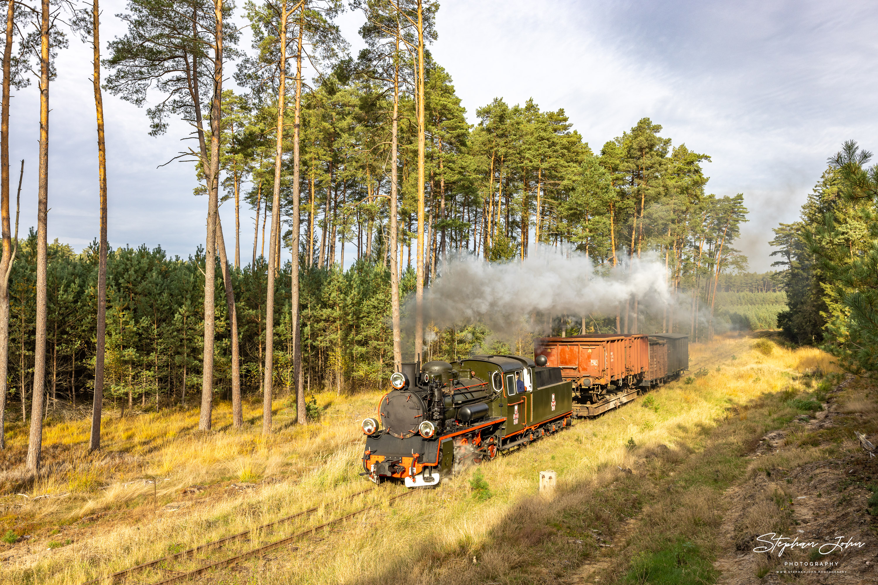 Güterzüge auf der Schmalspurbahn Köslin (Koszalin) - Roßnow (Rosnowo) mit Lok Px48 3901