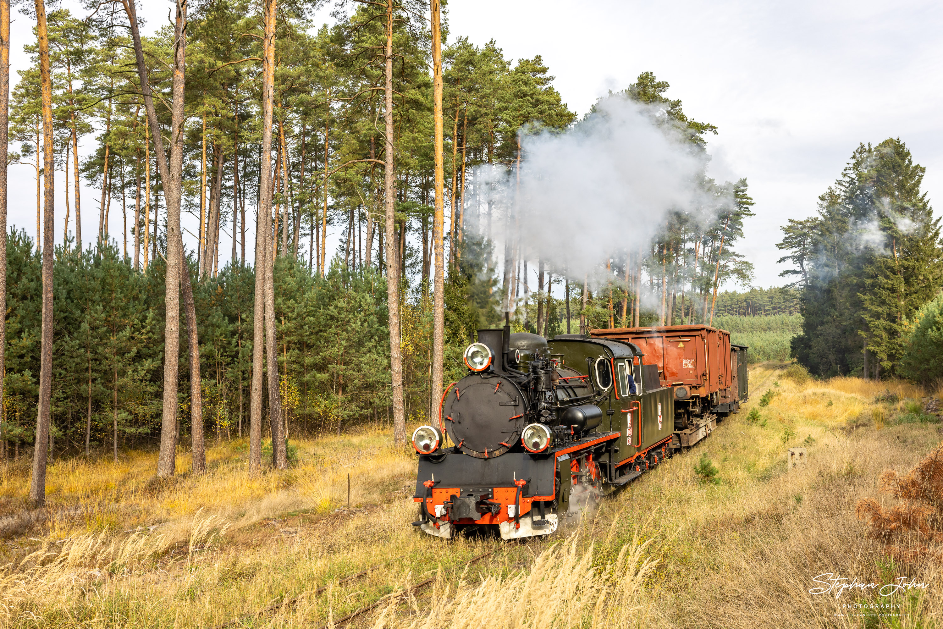 Güterzüge auf der Schmalspurbahn Köslin (Koszalin) - Roßnow (Rosnowo) mit Lok Px48 3901