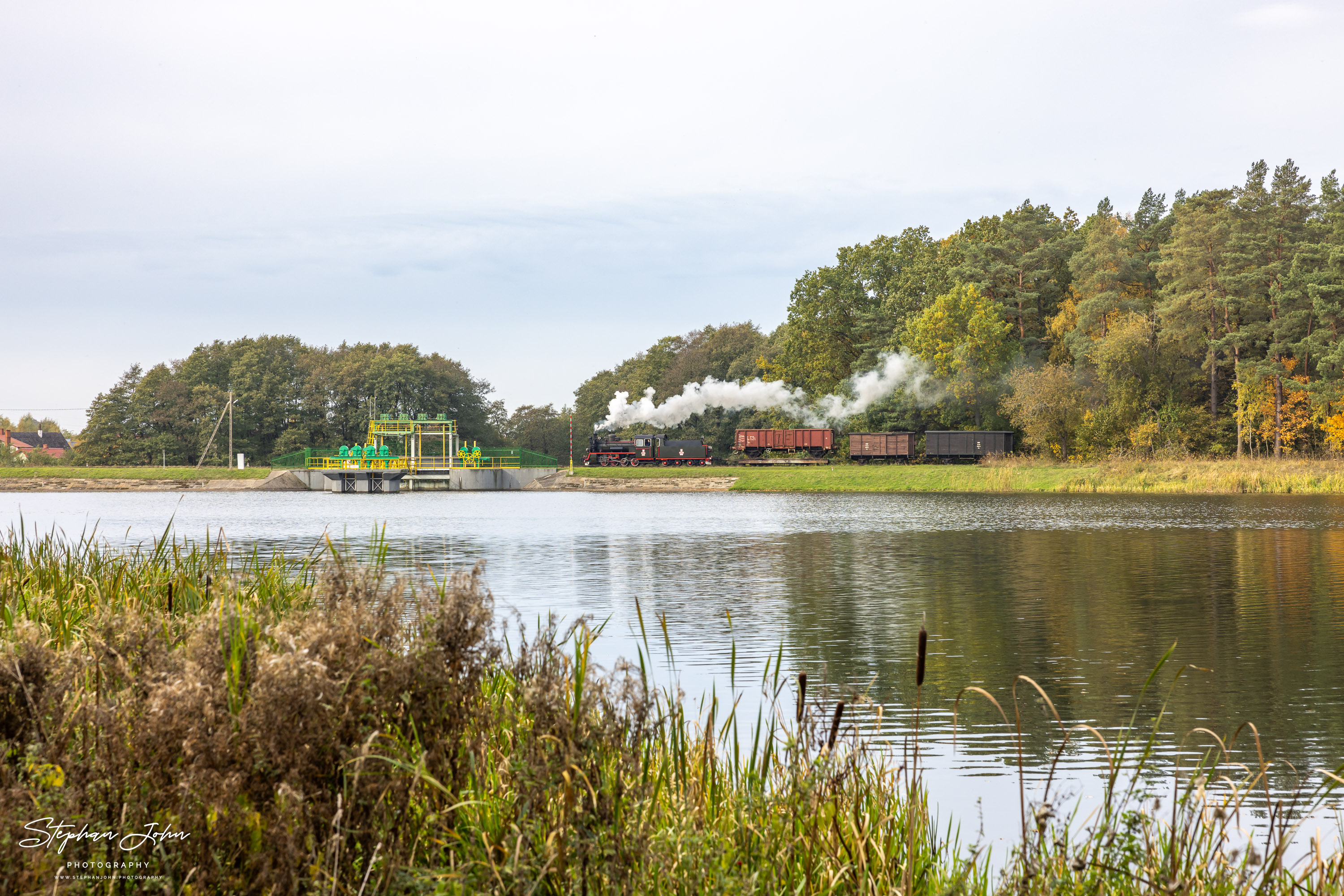 Güterzüge auf der Schmalspurbahn Köslin (Koszalin) - Roßnow (Rosnowo) mit Lok Px48 3901