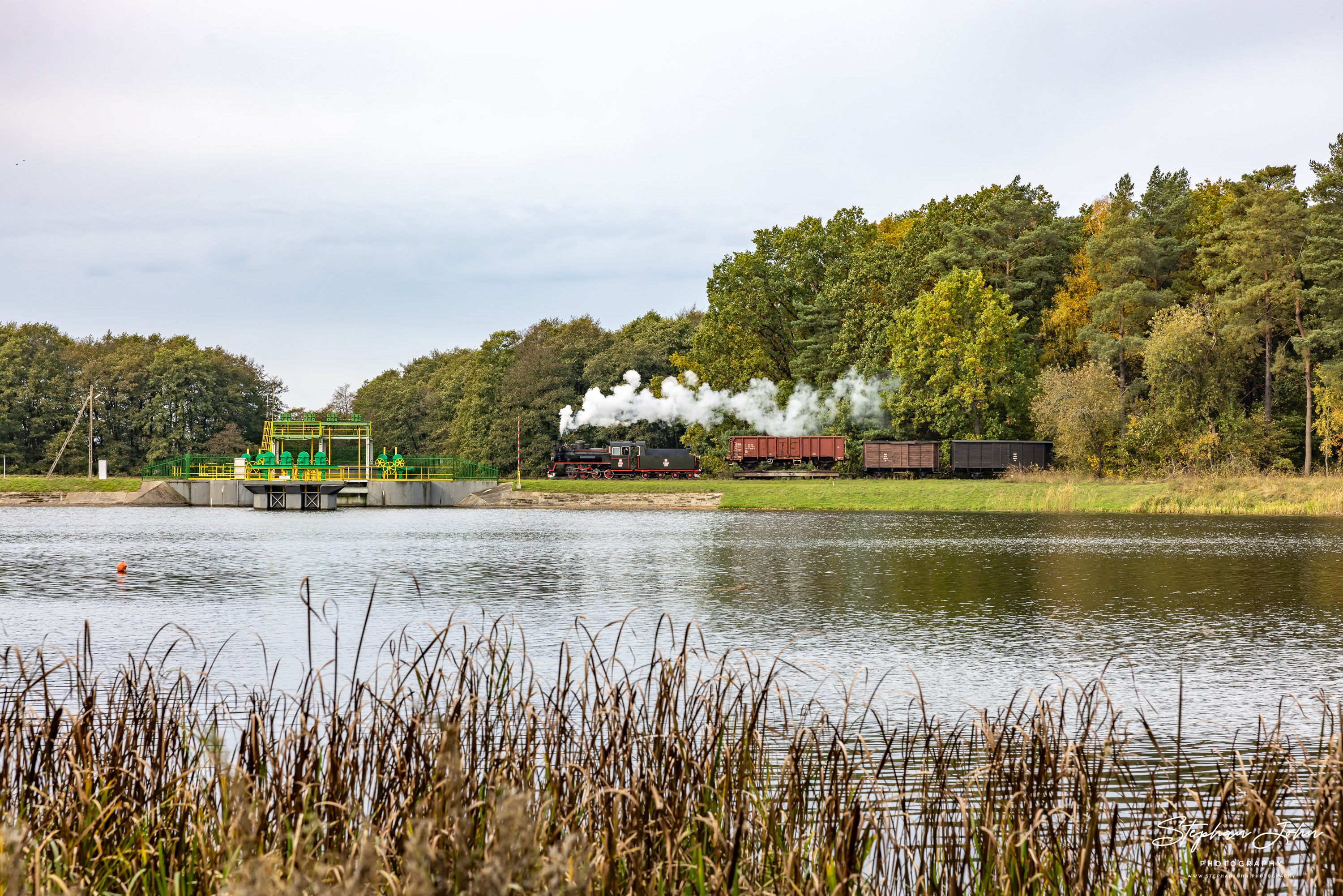 Güterzüge auf der Schmalspurbahn Köslin (Koszalin) - Roßnow (Rosnowo) mit Lok Px48 3901