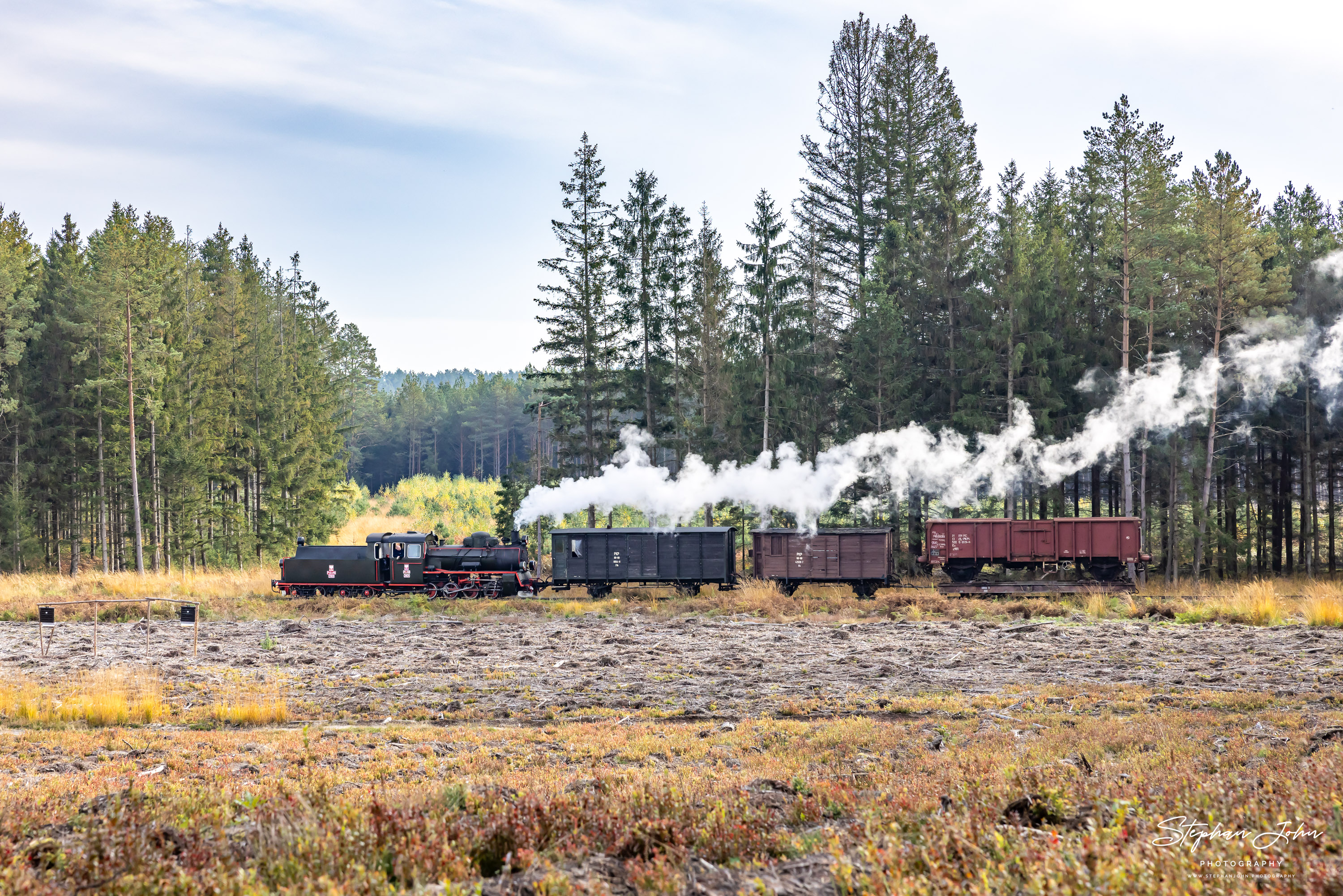 Güterzüge auf der Schmalspurbahn Köslin (Koszalin) - Roßnow (Rosnowo) mit Lok Px48 3901