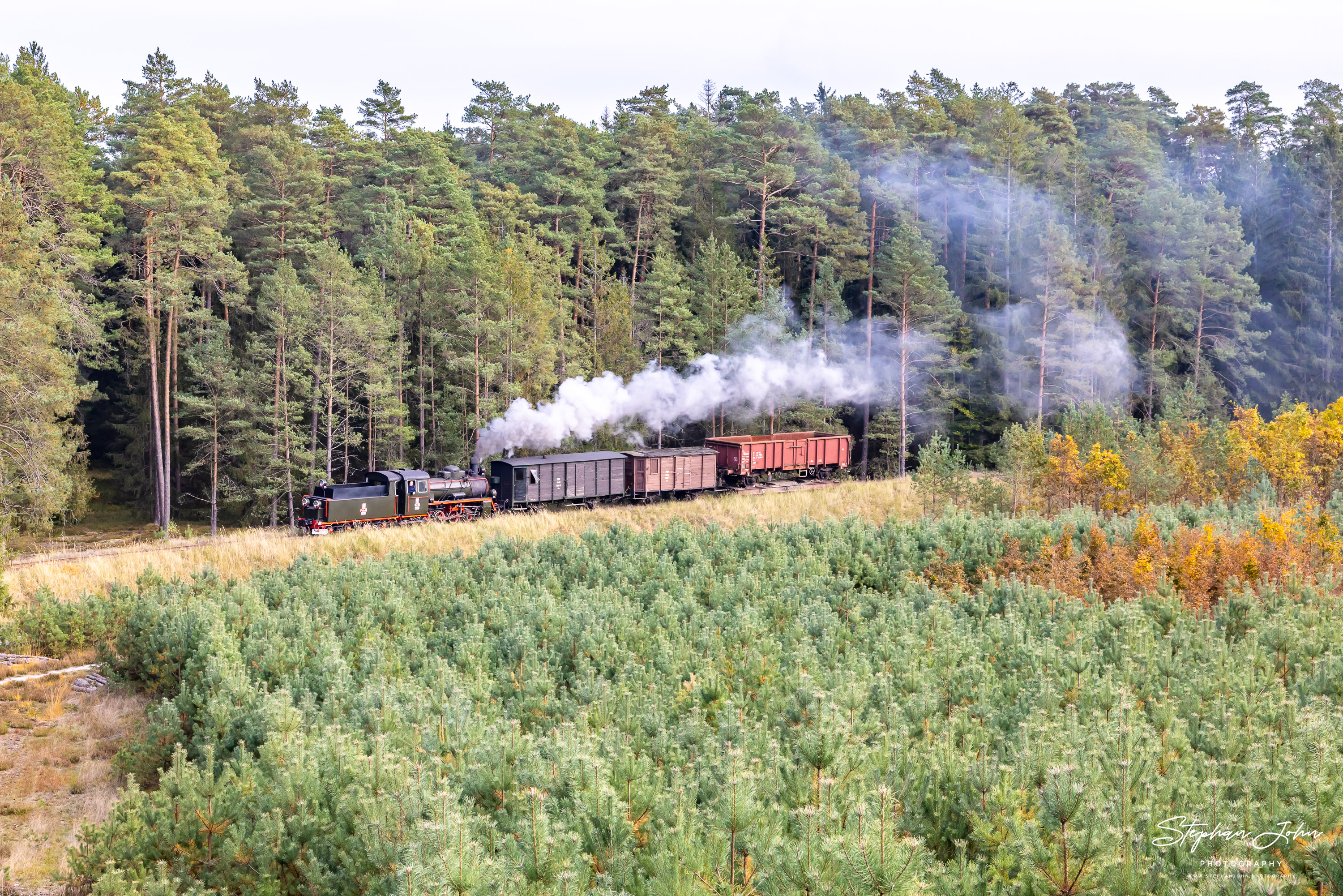 Güterzüge auf der Schmalspurbahn Köslin (Koszalin) - Roßnow (Rosnowo) mit Lok Px48 3901