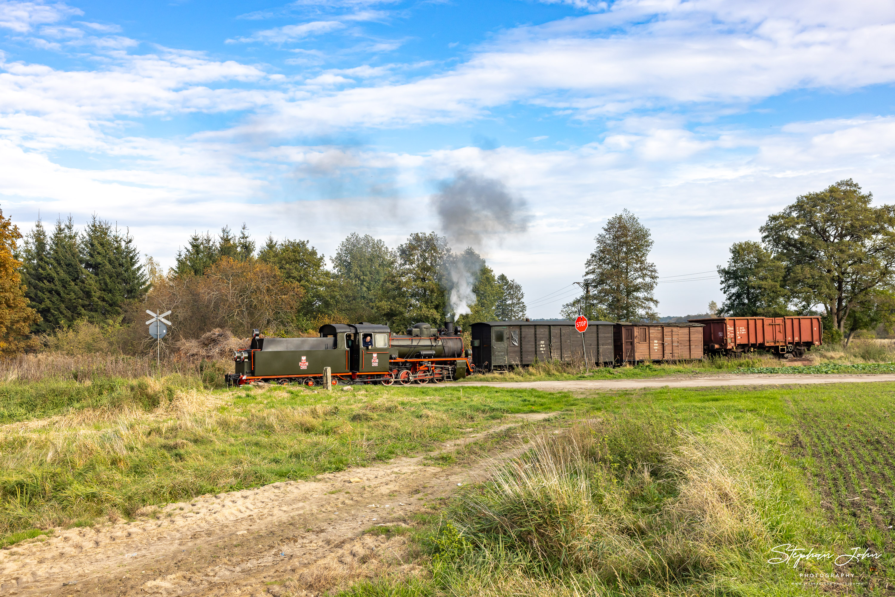 Güterzüge auf der Schmalspurbahn Köslin (Koszalin) - Roßnow (Rosnowo) mit Lok Px48 3901