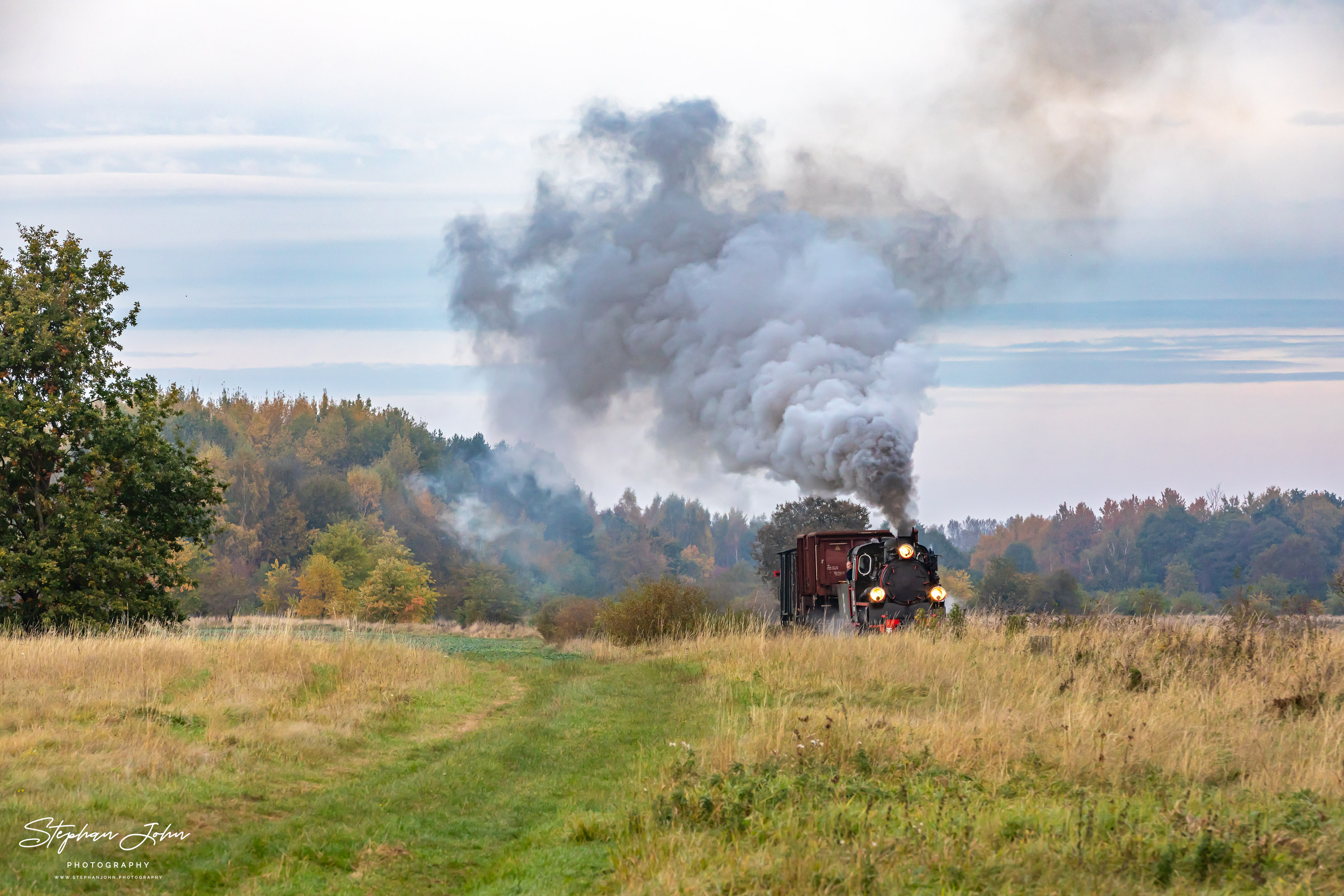 Güterzüge auf der Schmalspurbahn Köslin (Koszalin) - Roßnow (Rosnowo) mit Lok Px48 3901