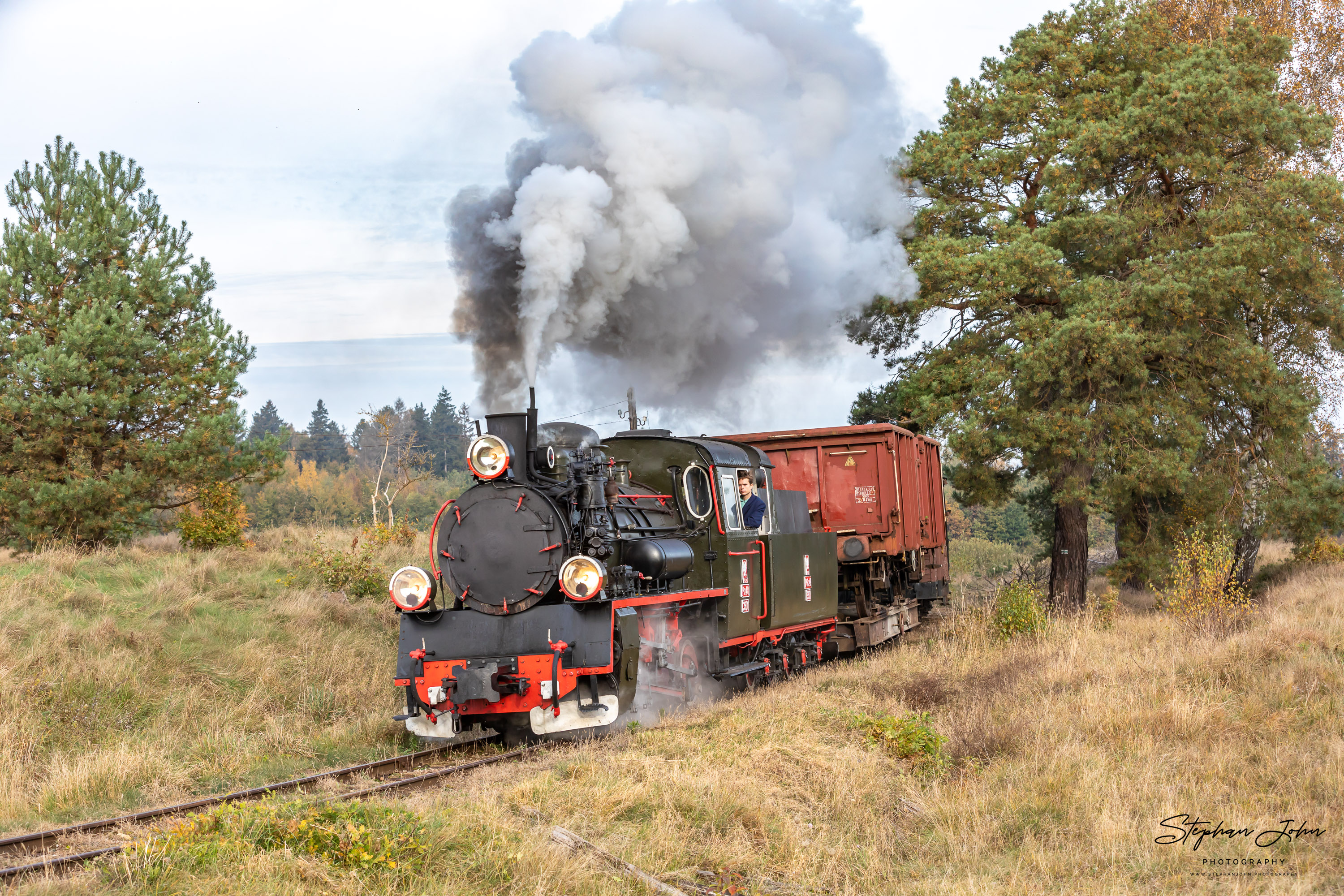 Güterzüge auf der Schmalspurbahn Köslin (Koszalin) - Roßnow (Rosnowo) mit Lok Px48 3901