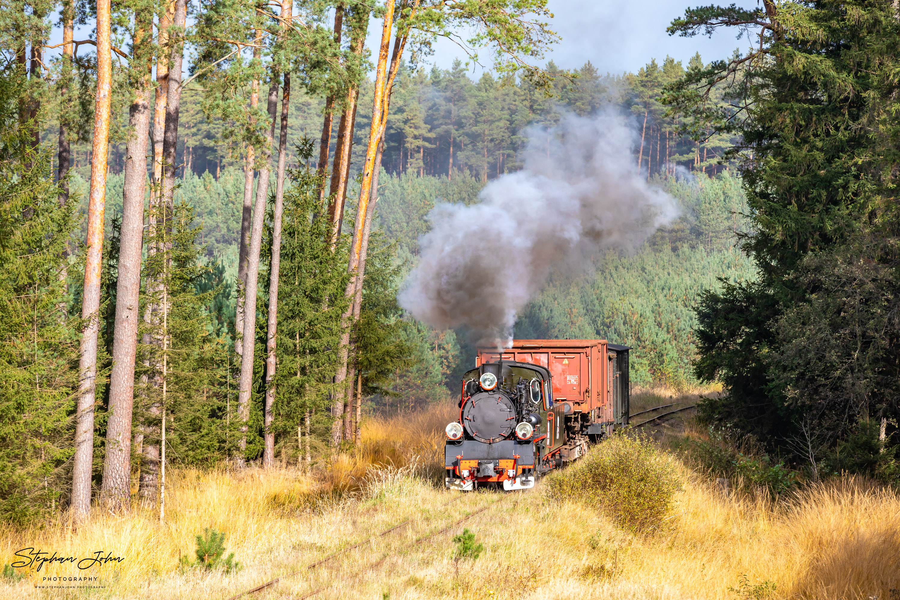 Güterzüge auf der Schmalspurbahn Köslin (Koszalin) - Roßnow (Rosnowo) mit Lok Px48 3901