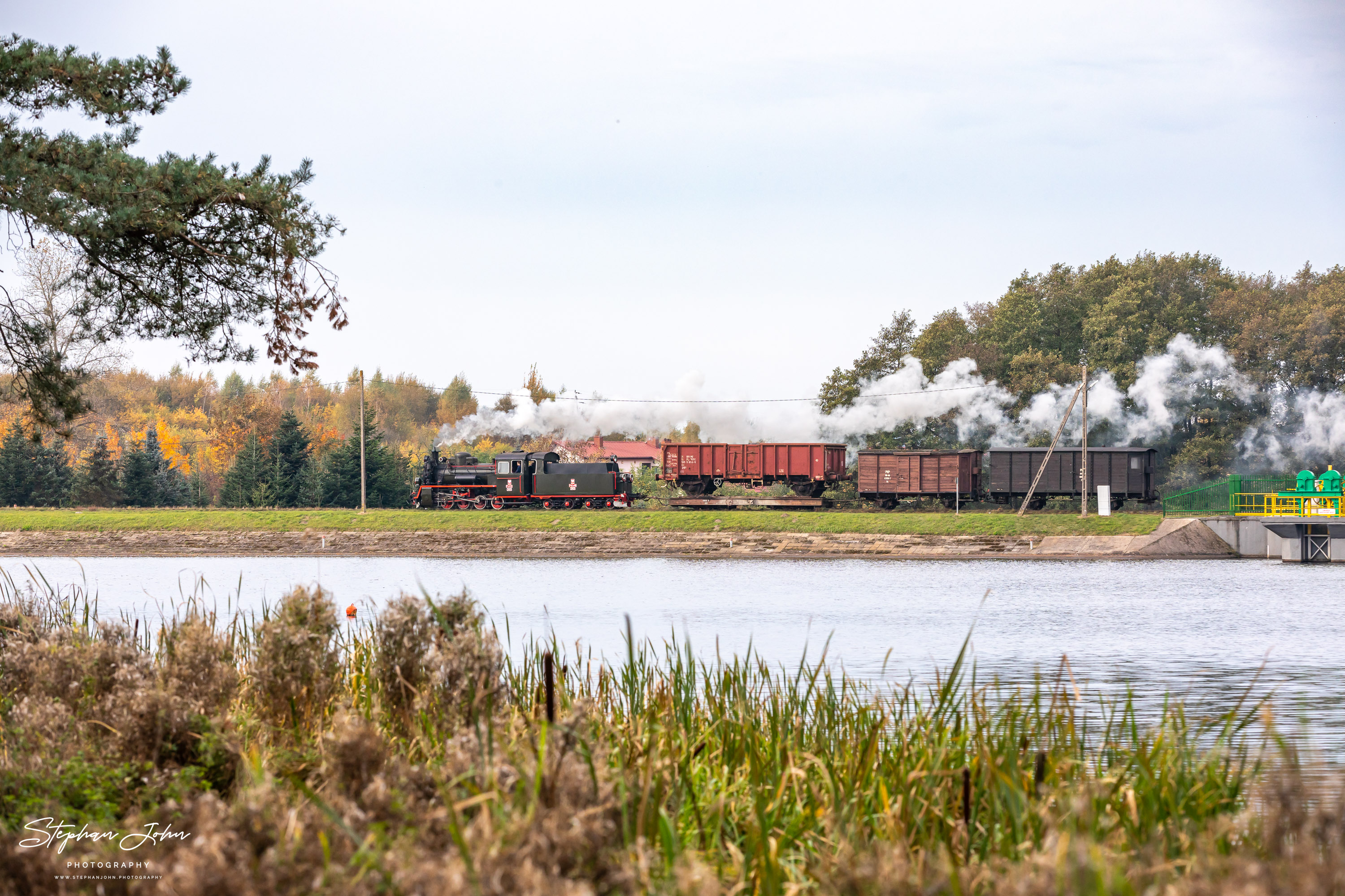 Güterzüge auf der Schmalspurbahn Köslin (Koszalin) - Roßnow (Rosnowo) mit Lok Px48 3901