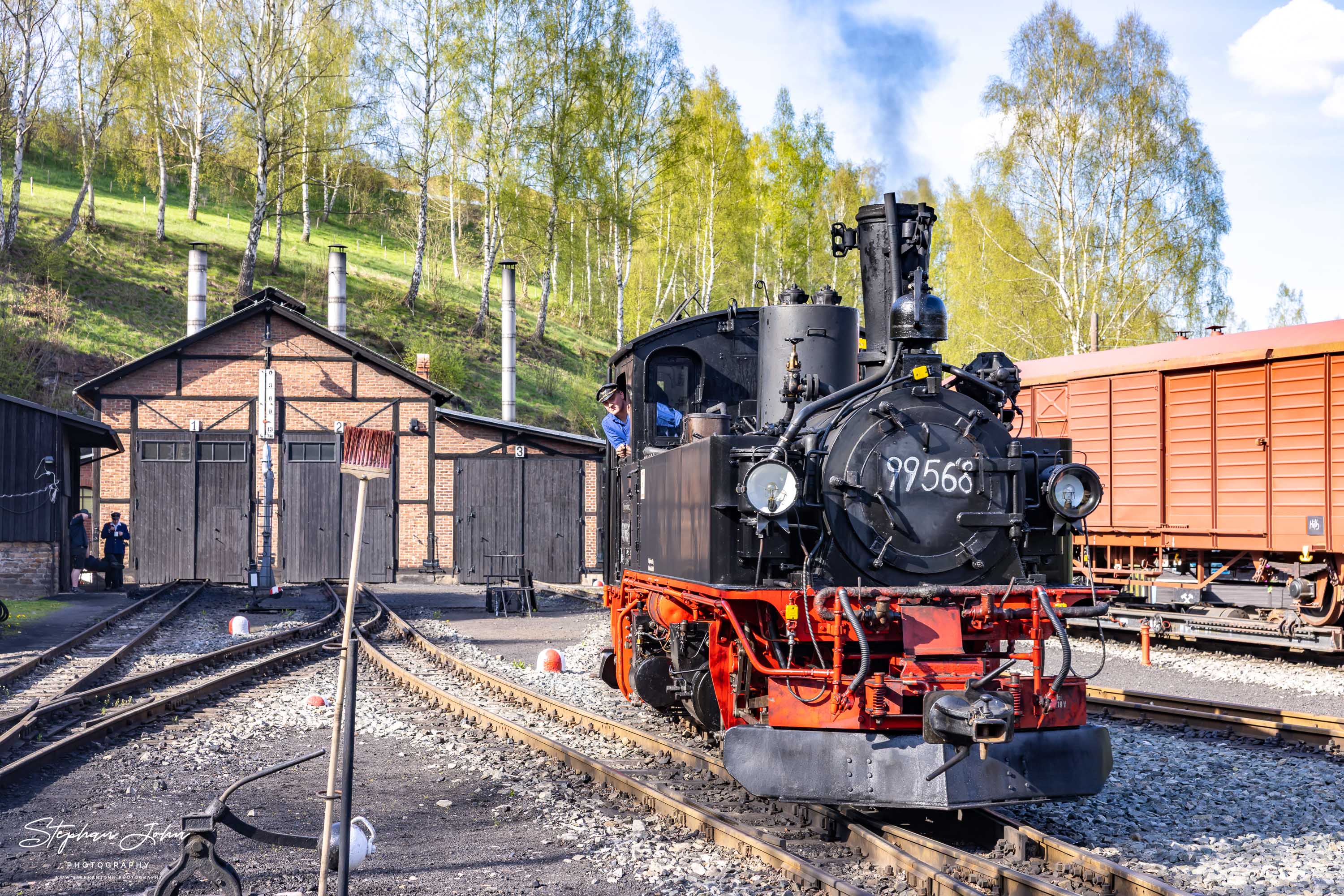 Lok 99 1568-7 beim Umsetzen im Bahnhof Jöhstadt