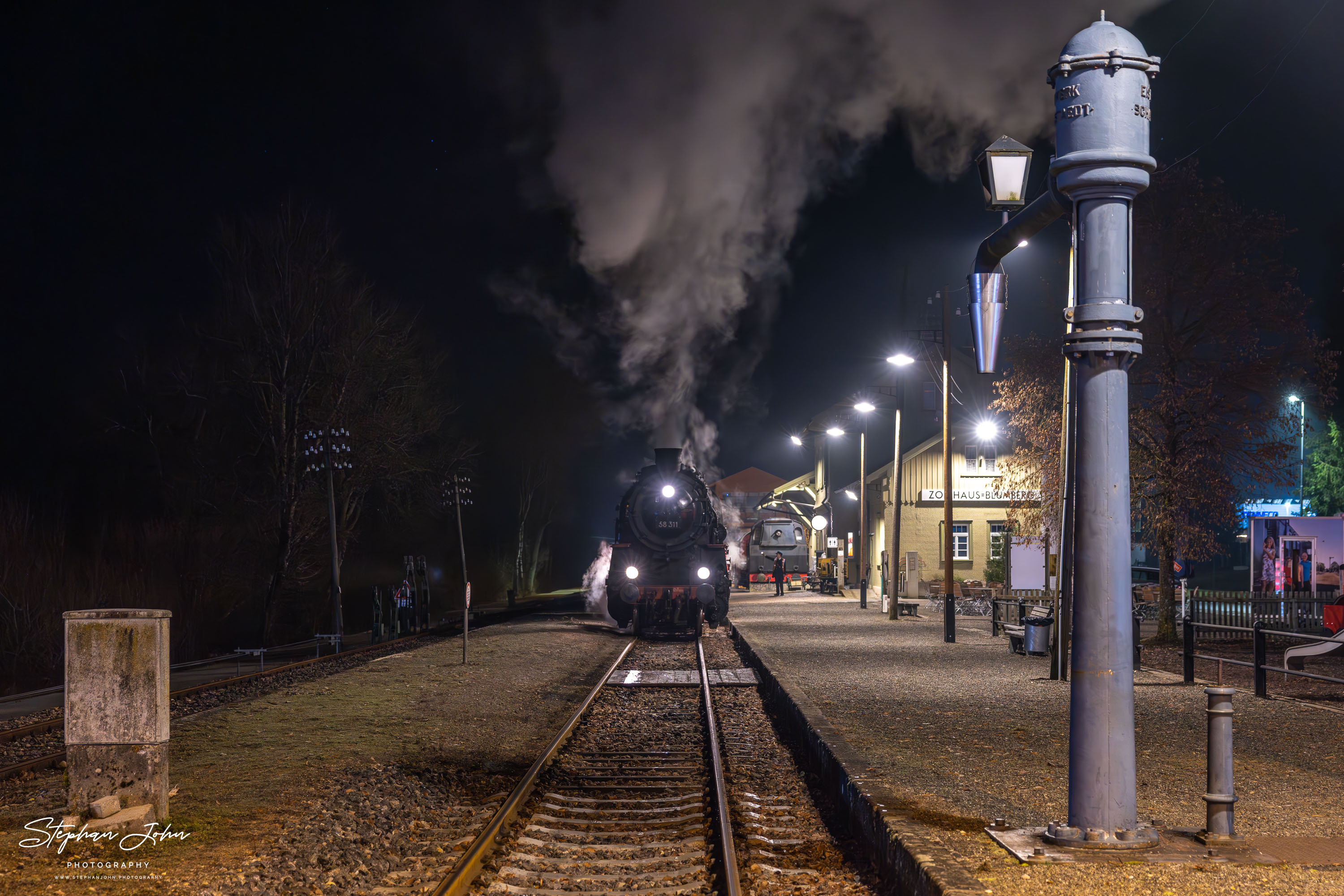 Lok 58 311 steht im Bahnhof Blumberg-Zollhaus