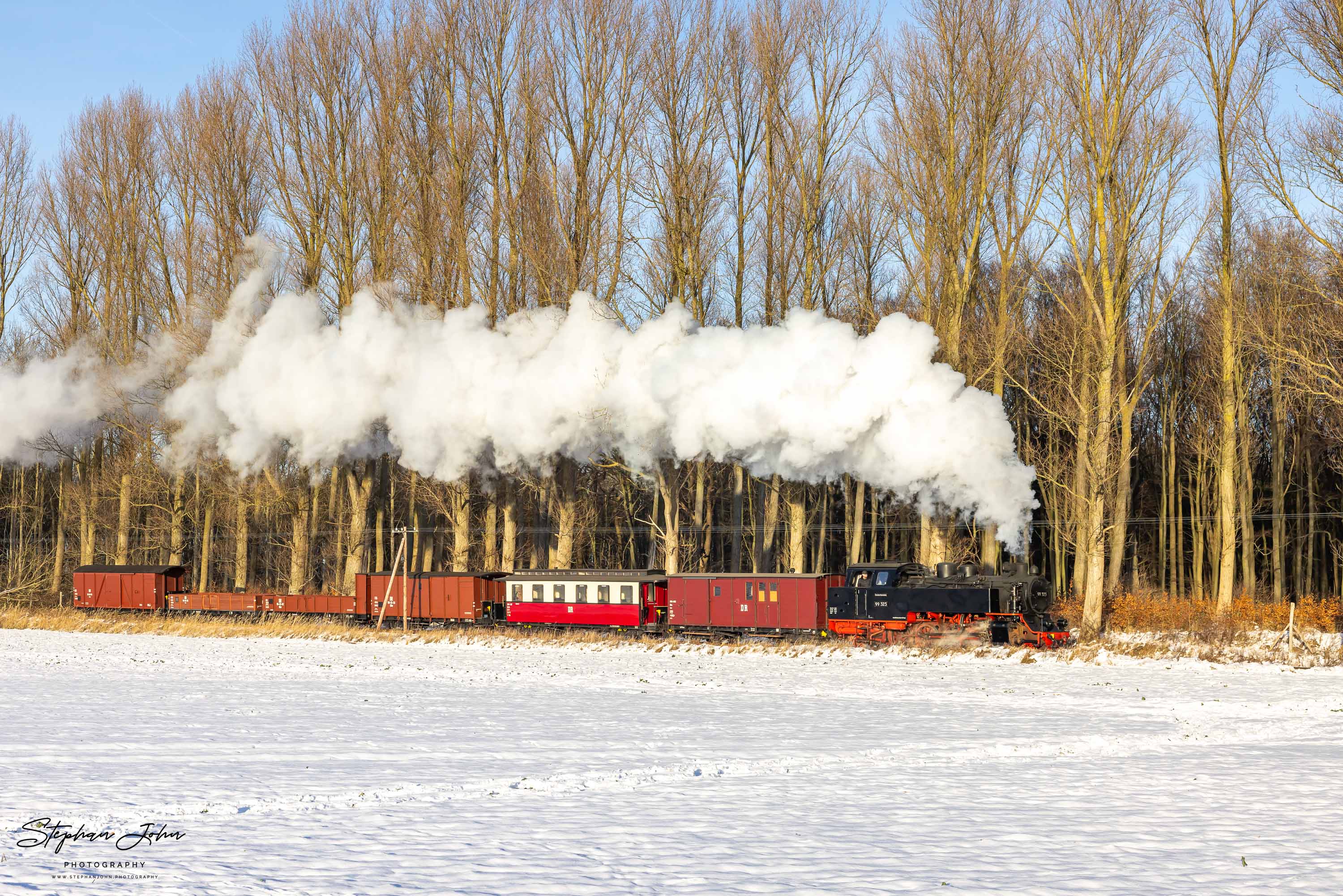 Lok 99 323 mit einem GmP auf dem Weg nach Heiligendamm