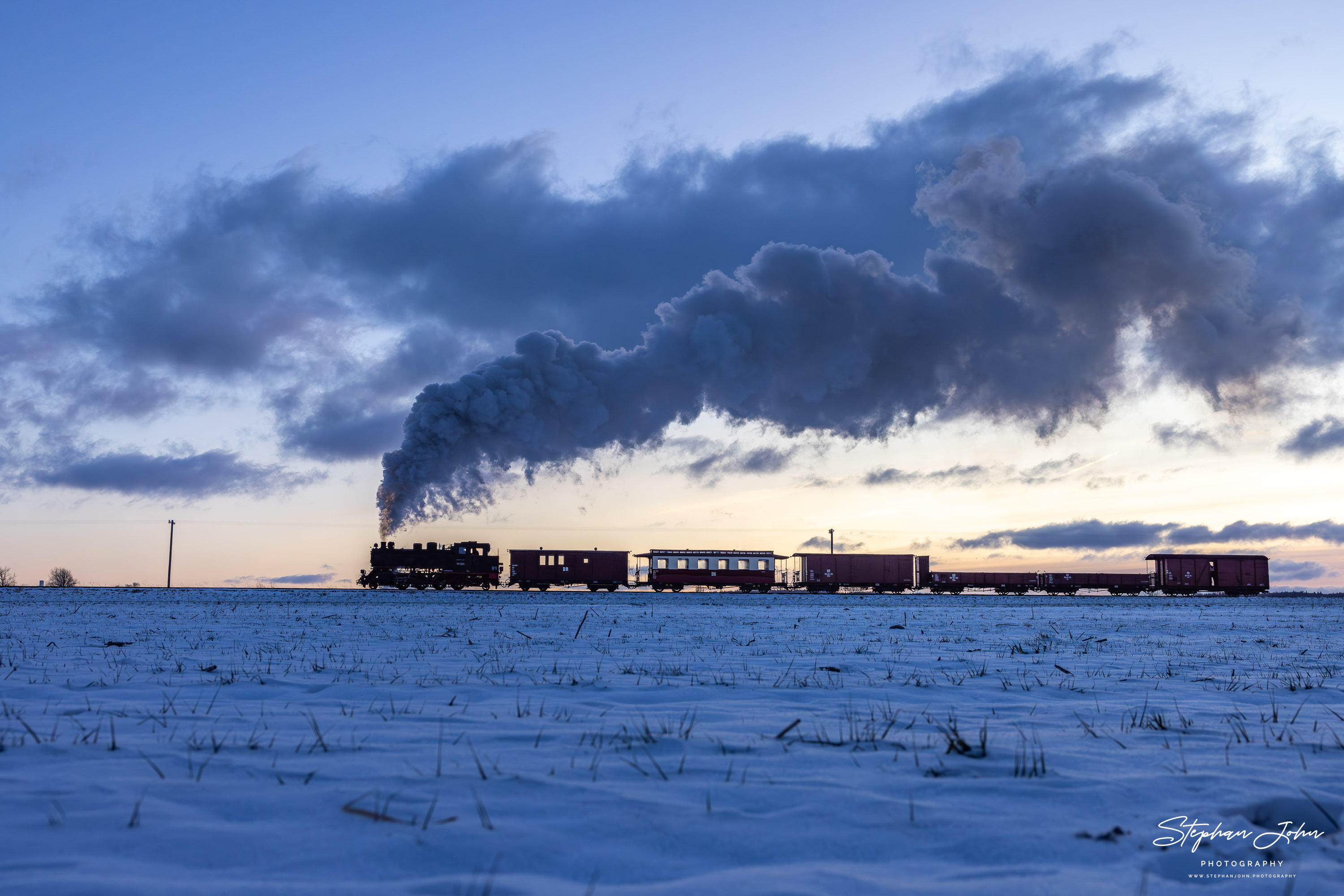 Lok 99 323 mit einem GmP auf dem Weg nach Heiligendamm