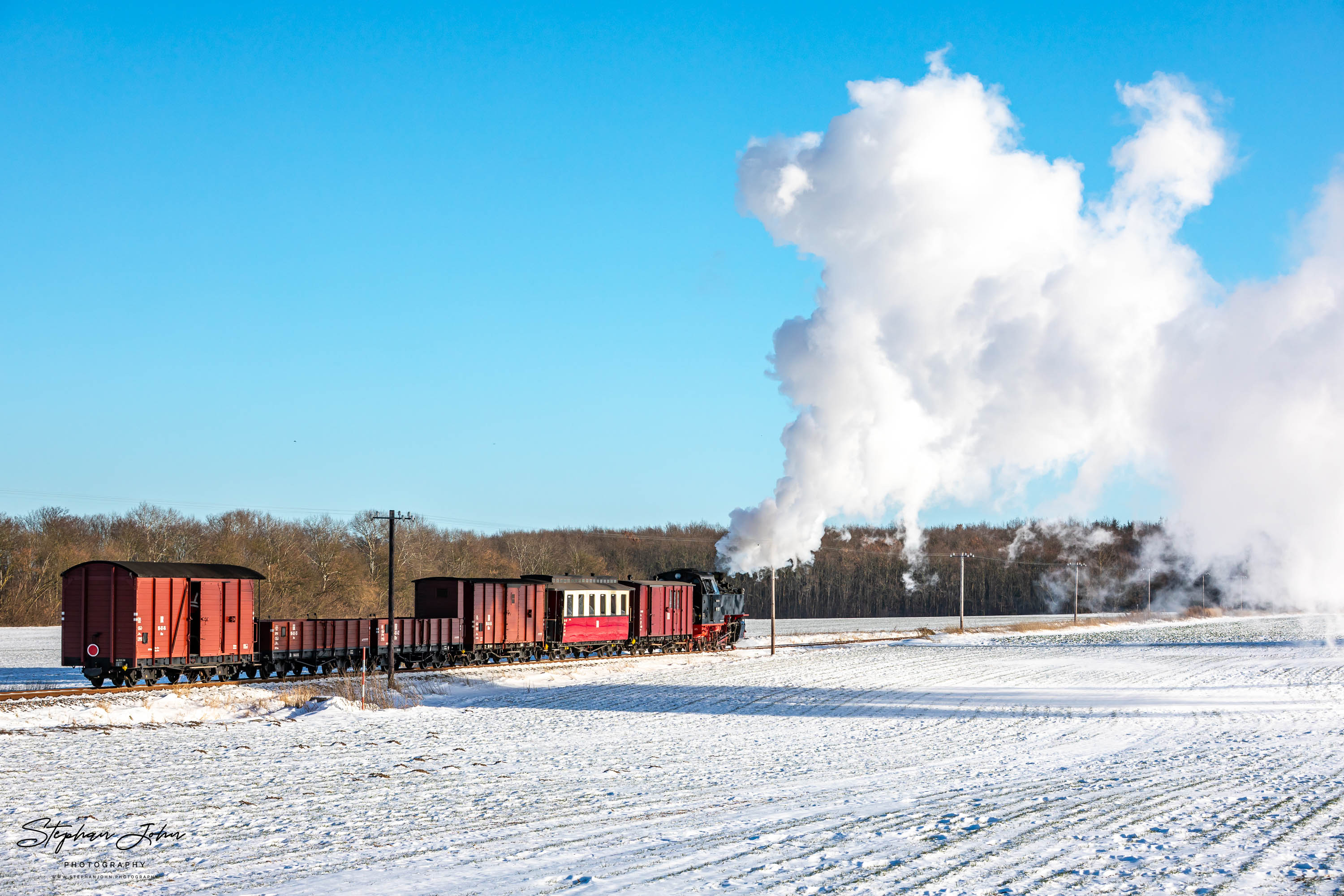 Lok 99 323 mit einem GmP auf dem Weg nach Heiligendamm