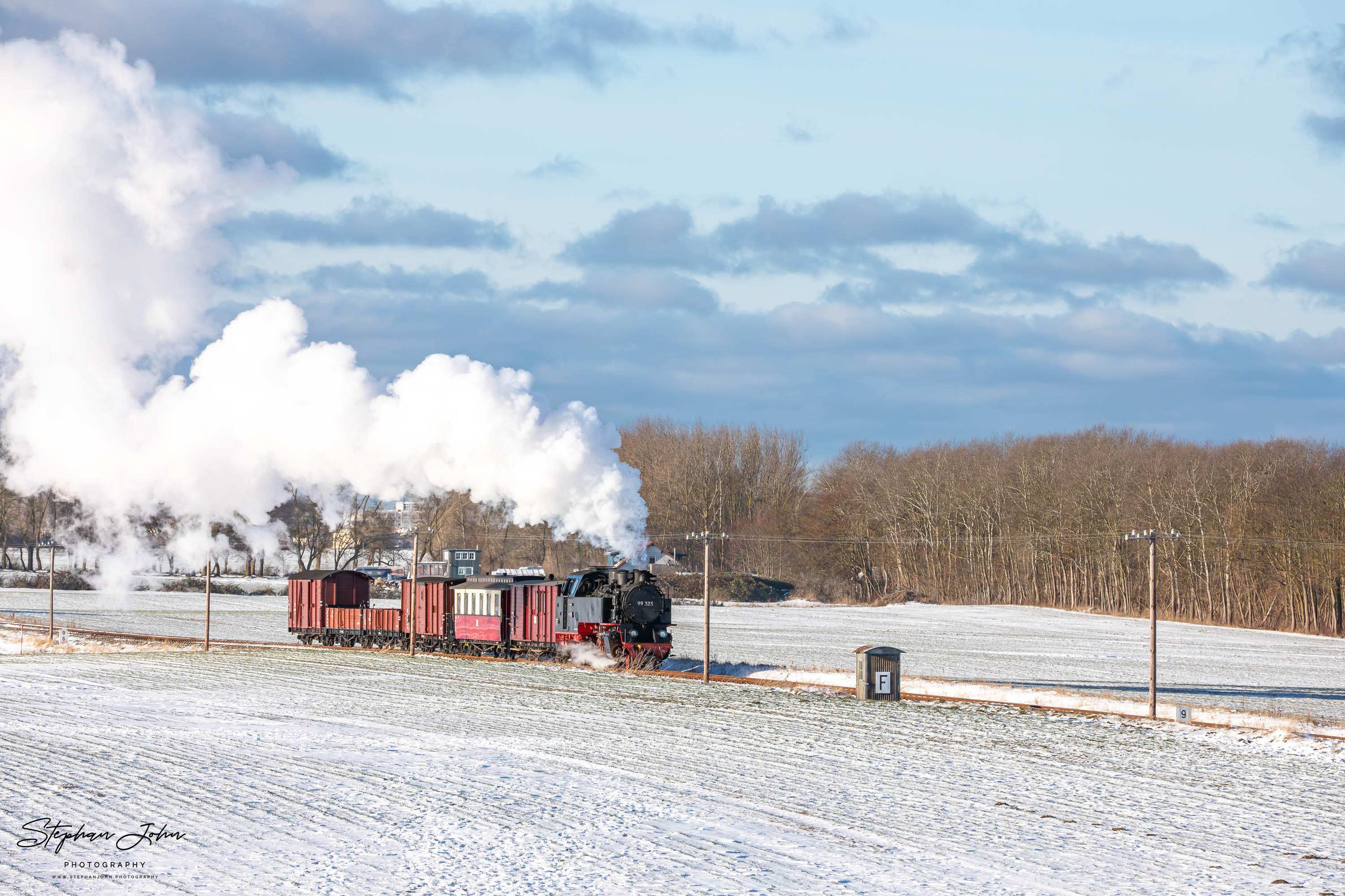 Lok 99 323 mit einem GmP auf dem Weg nach Heiligendamm