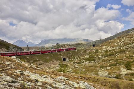 Regionalzug am Berninapass